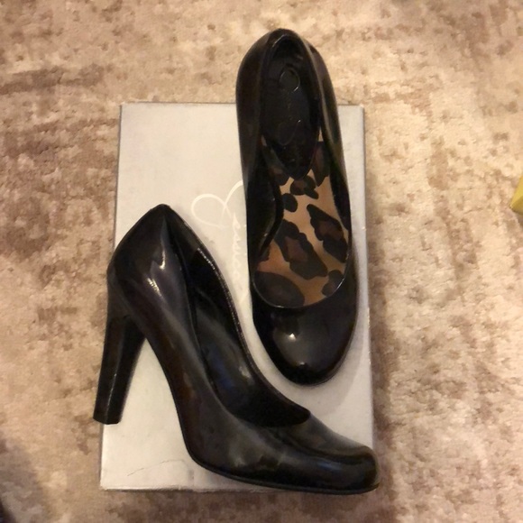 Black Heels: Jessica Simpson - Picture 1 of 3